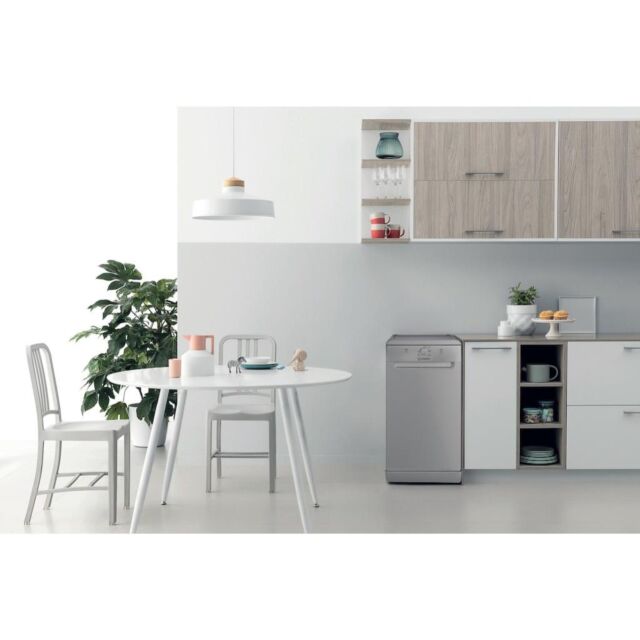 Indesit IN2FE10CS90SUK Freestanding 45cm Slimline Dishwasher with 10 Place Settings - Silver