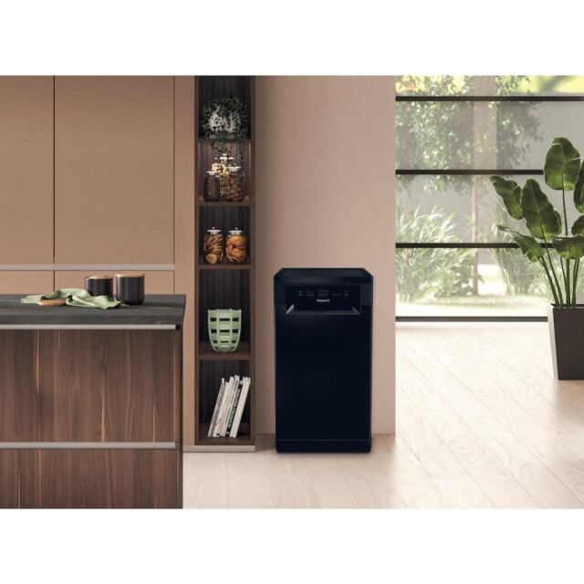Hotpoint HP2FE10CS90BUK Freestanding 45cm Slimline Dishwasher with 10 Place Settings - Black