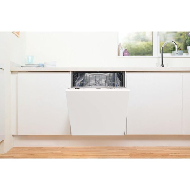 Indesit Integrated dishwasher: full size, white colour - D2I HD526 UK