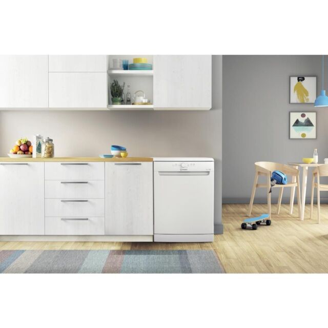 Indesit Dishwasher: full size, white colour - D2F HK26 UK