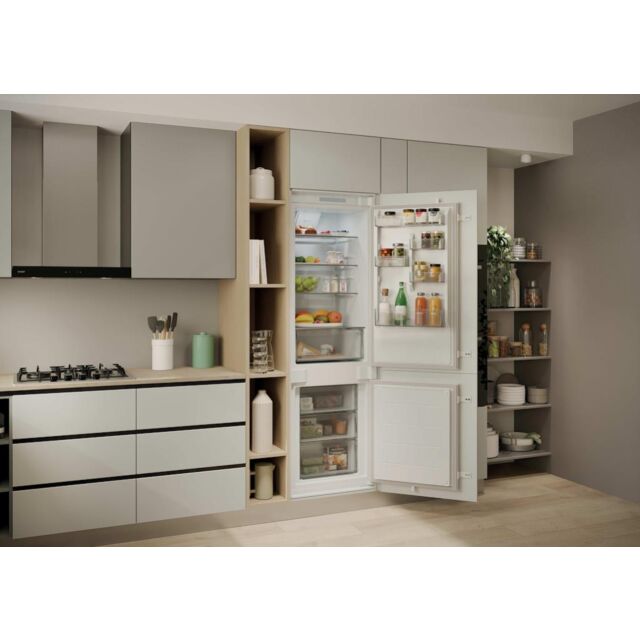 Hoover WCKBQL3518EVK Integrated Low Frost 70/30 Fridge Freezer - E Energy Rated - White