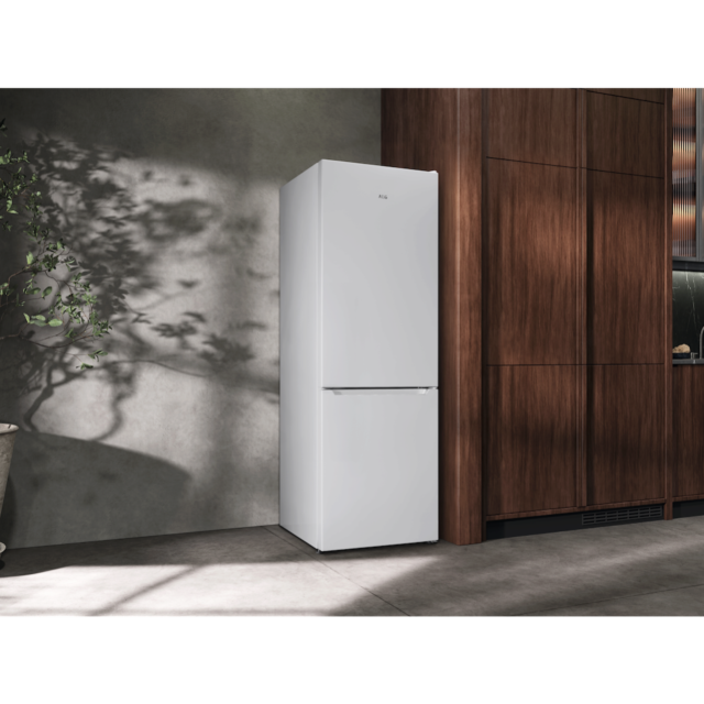 AEG ORC5S331EW 5000 Series Freestanding LowFrost Fridge Freezer
