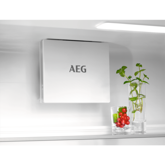 AEG NSC7G752ES Built-In Fridge Freezer
