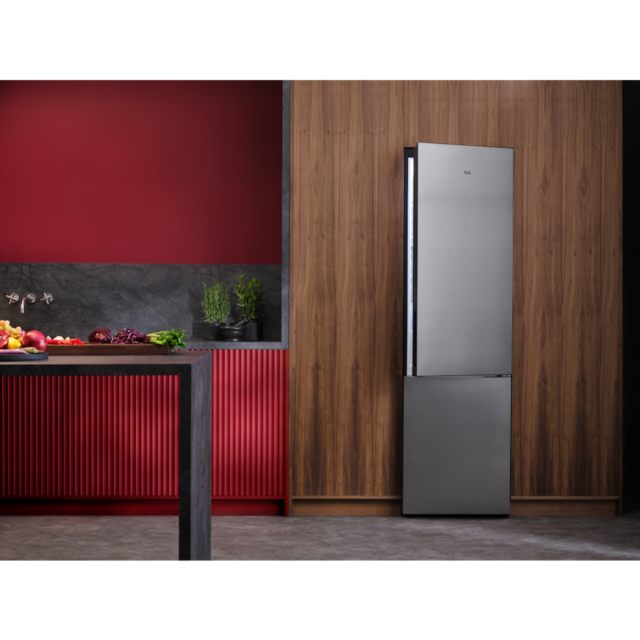 AEG ORC7P321DX 7000 Series Freestanding NoFrost Fridge Freezer