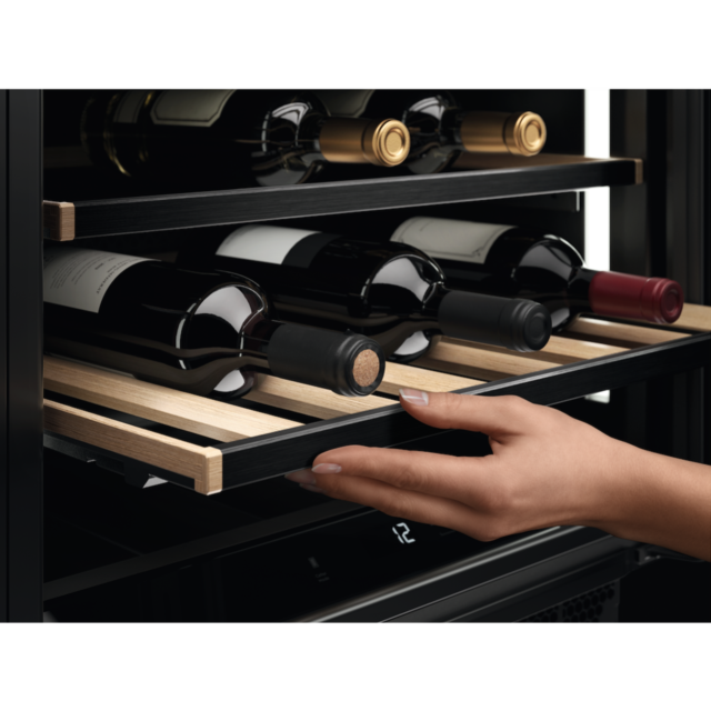 AEG AWUS052B5B 5000 Series Built-In Wine Cellar